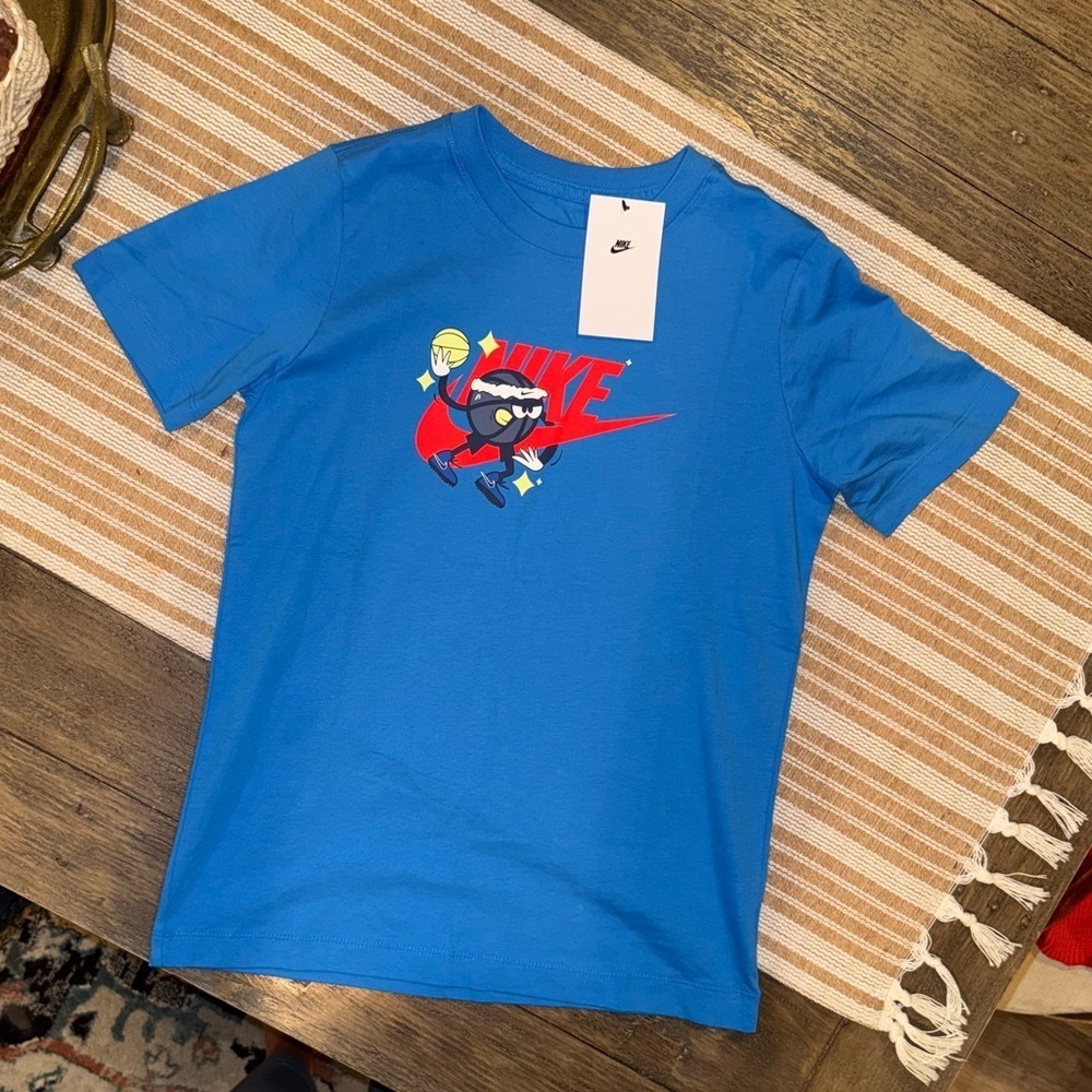 Nike NEW Boys Size Large Basketball Hoops Graphic Short Sleeve Blue Tee